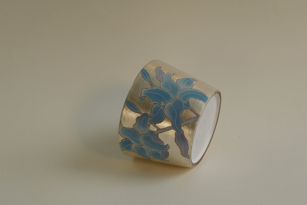 Silver-Dusted Blue Lily Cup C