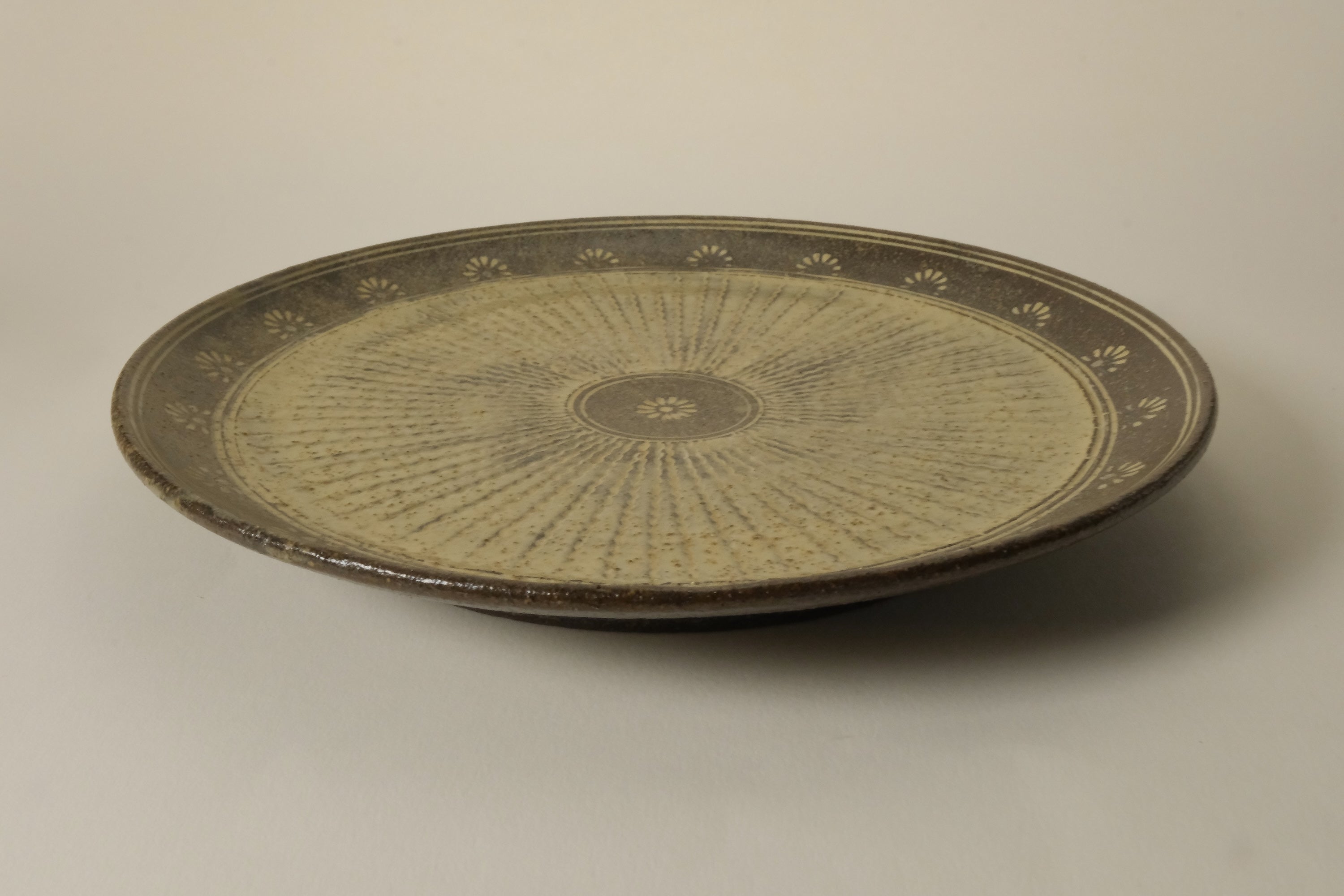 Mishima Round Plate A