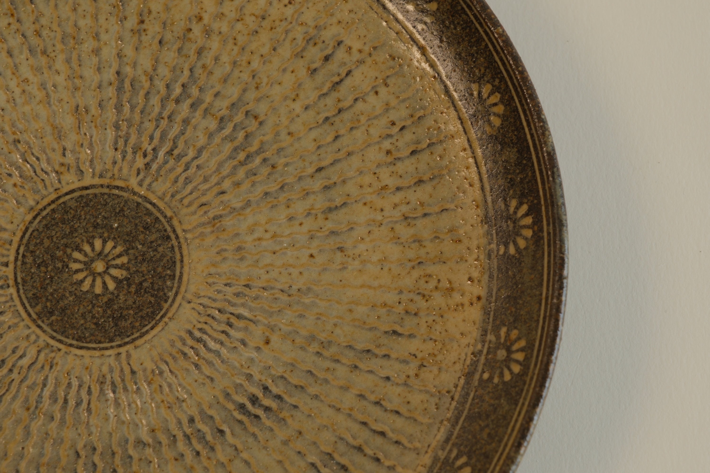Mishima Round Plate B