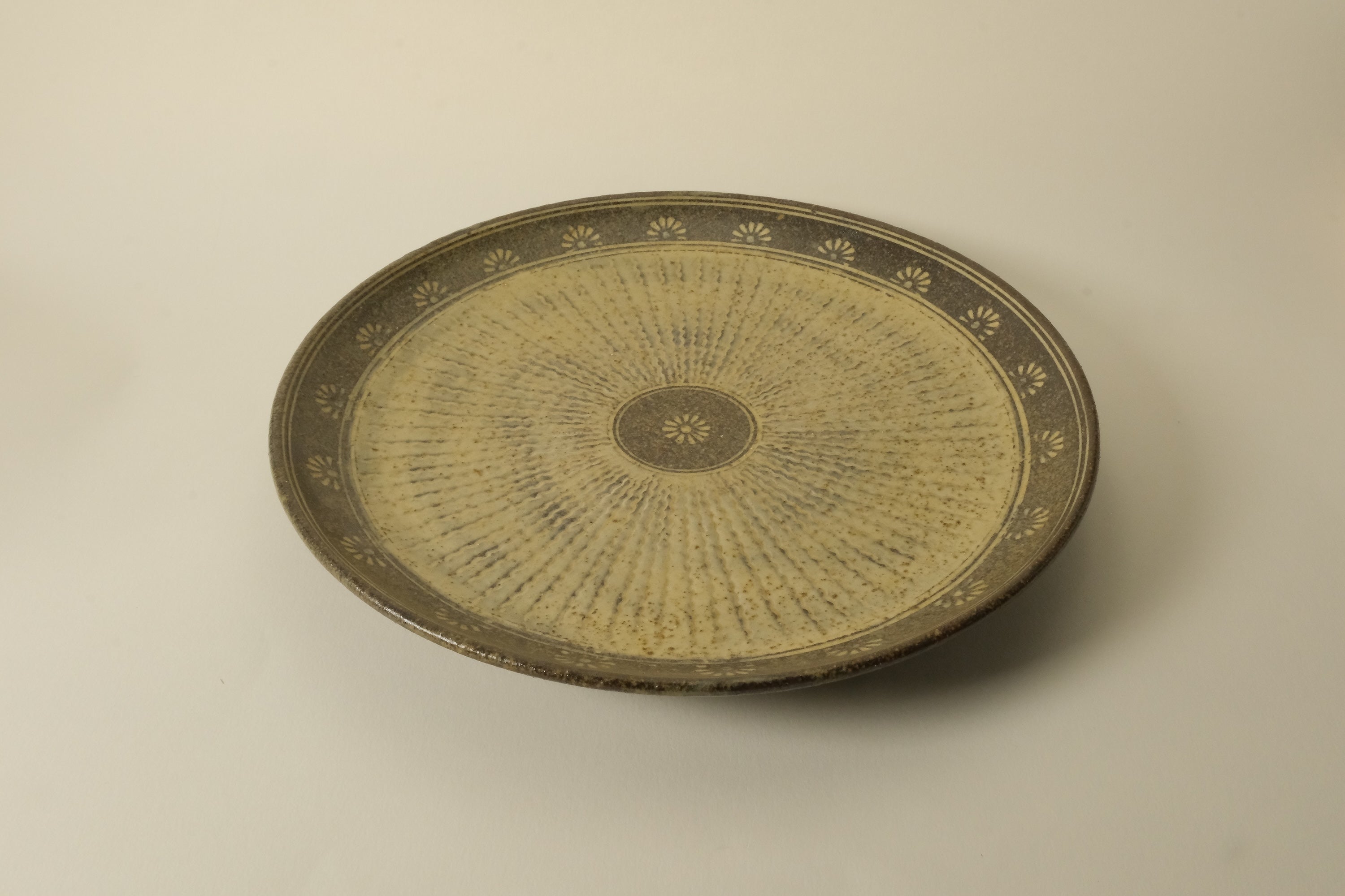 Mishima Round Plate B
