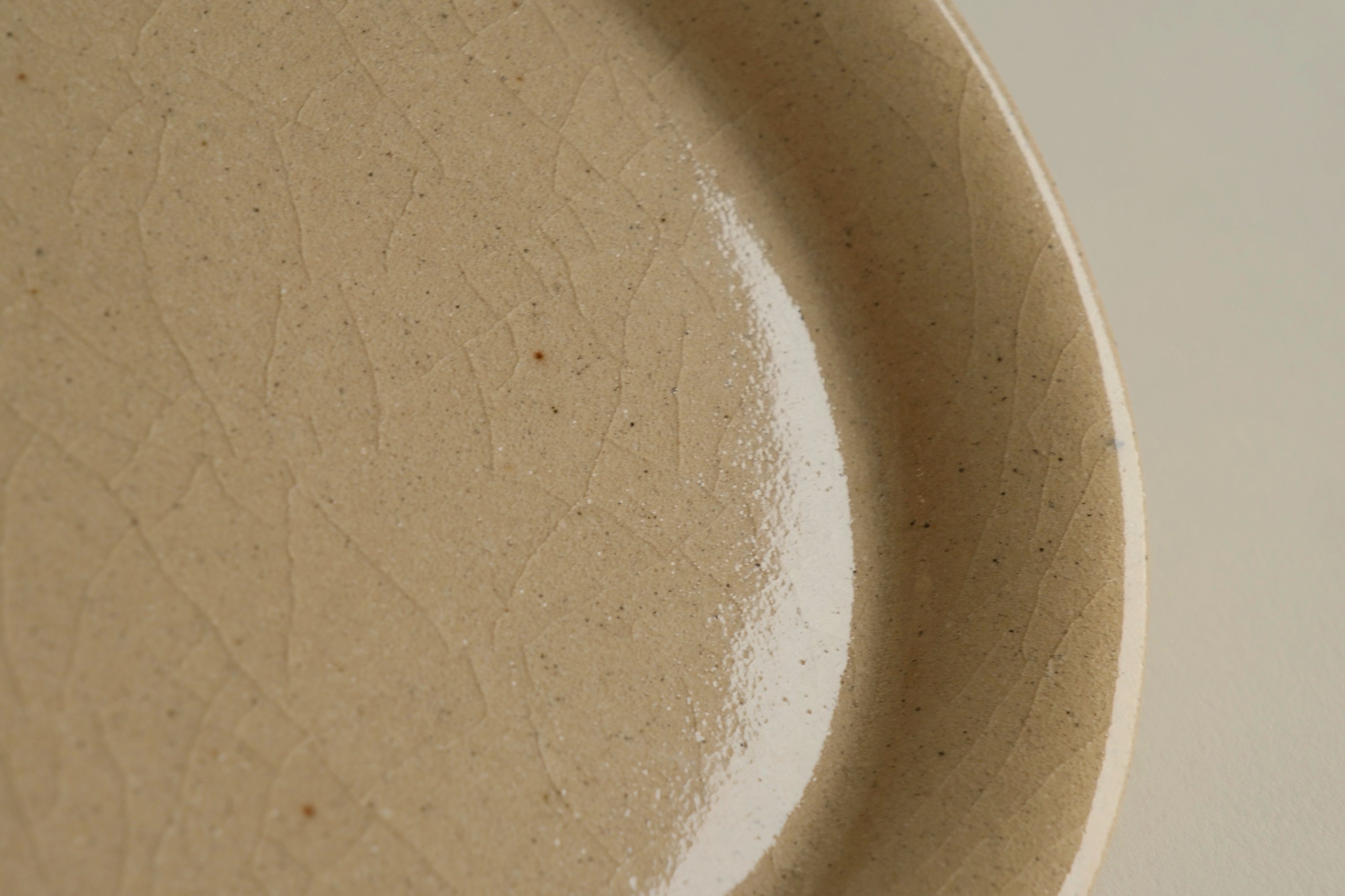 Beige Crackle Glaze Round Plate