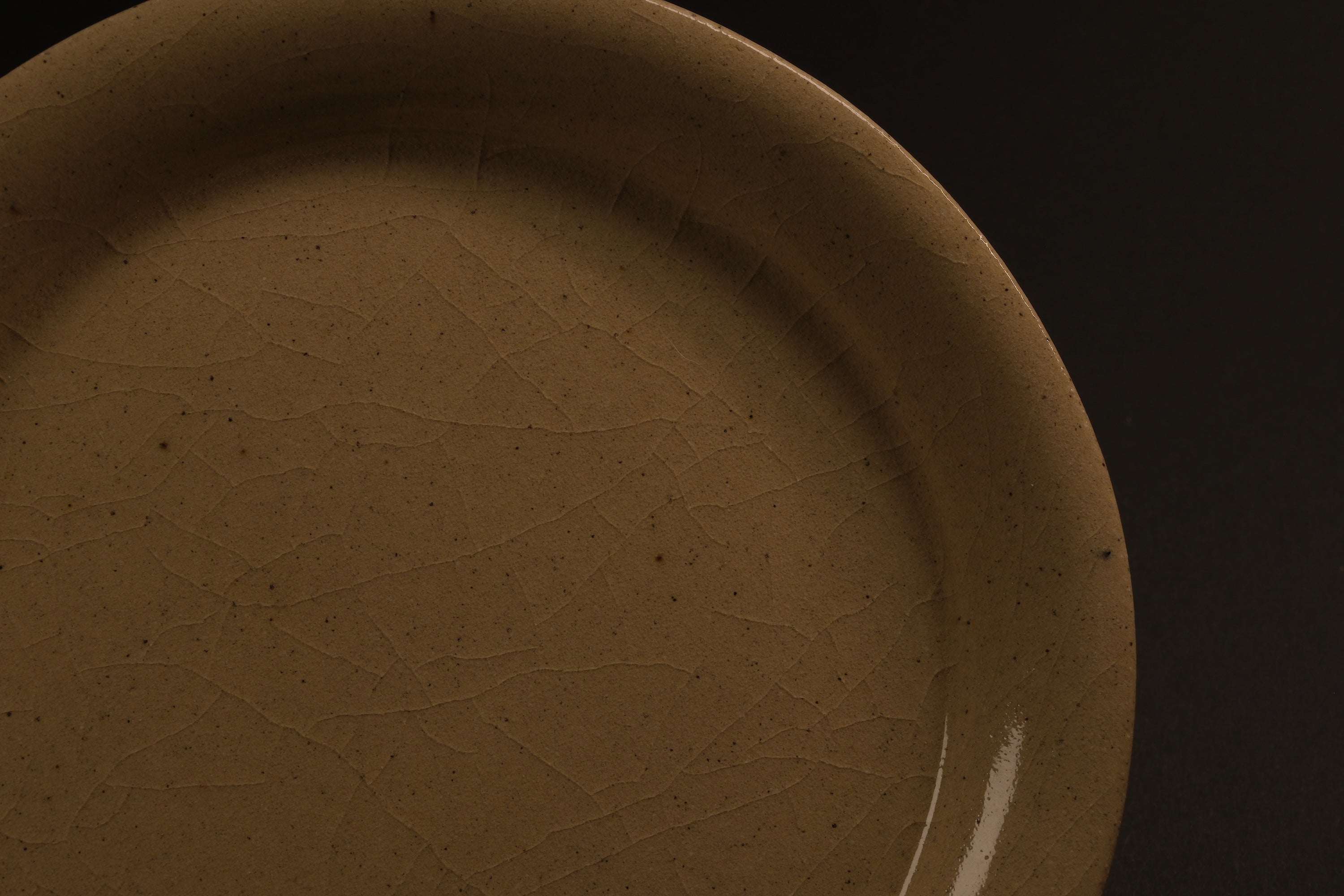 Beige Crackle Glaze Round Plate